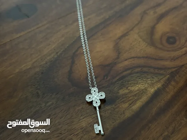 Swarovski key necklace - worn once. In very good condition.