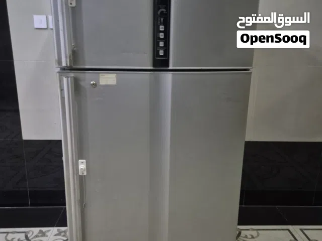 ثلاجه كبيره جدا استعمال خفيف البيع لغرض السفر