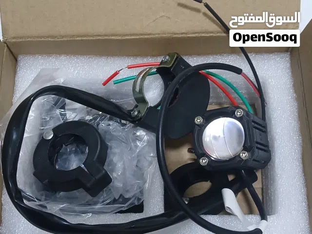 السلام عليكم متوفر كشافات بعطي اكثر من لون وحمالة هاتف بتركب عالخوذه وسماعة خوذة y30 استخدام ساعت