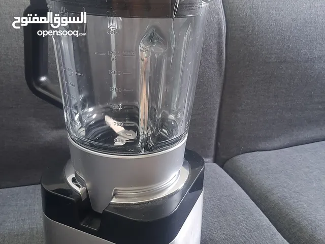 خلاط كهربائي ماركة فيستال تركي قوة 1000واط شفشف زجاج كبير شغال تمام فقط خدش بسيط في الشفشف اعلي