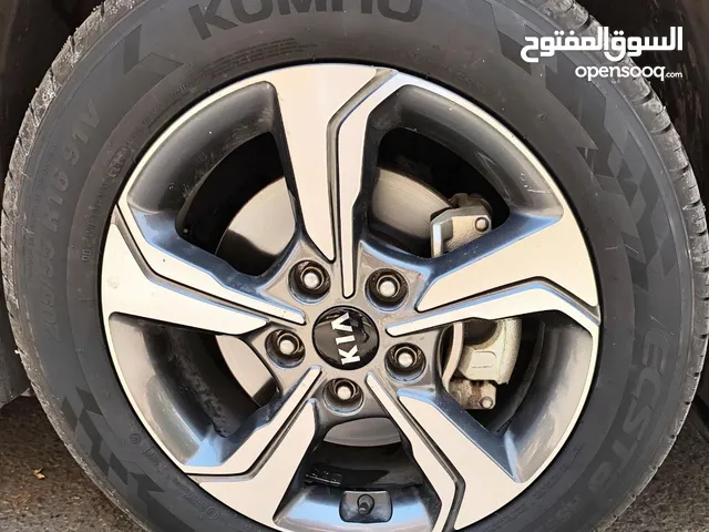 4 فرد كاوتش كومهو مستعمل صناعة كوريه وارد الخارج مع السياره استعمال 40،000ك فقط بمواصفات عاليه