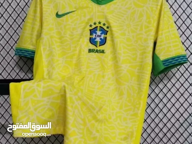 مطلوب تيشيرت منتخب البرازيل 9 حبات الشعار يكون في الصدر زي الي في الصوره