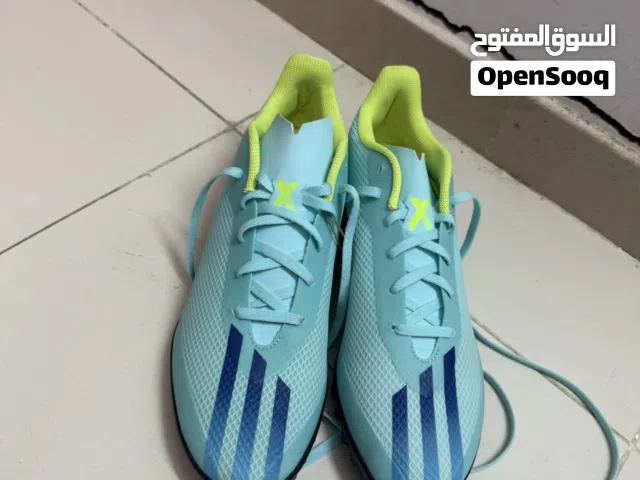 حذاء رياضي adiddas