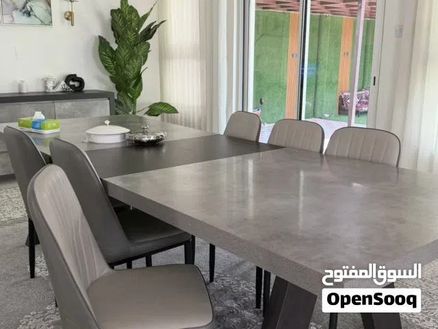 طاوله طعام. وبوفيه