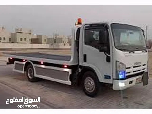 Tow Truck Isuzu 2016 in Muscat
