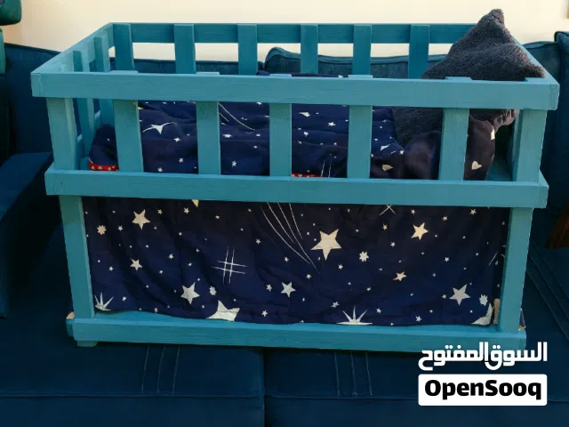 سرير اطفال بسعر خاص جدا مع شلف للتخزين بالاسفل خشب كامل سعر عرطه