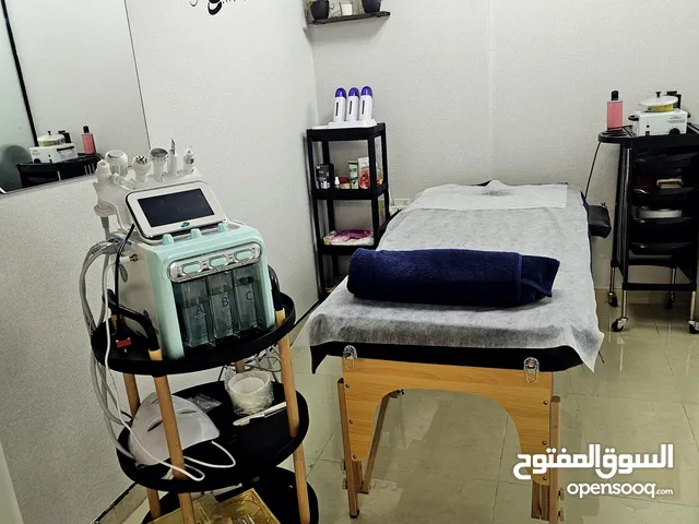 صالون سيدات مجهز بالكامل للبيع