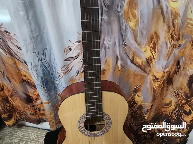 gitar same new wansa جيتار شبه جديد ..لم يستخدم الا وقت قليل ماركة وانسا من الغانم