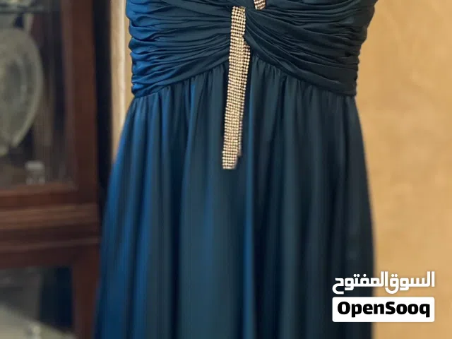 فستان سهرة ماكسي قطعتين شبه جديد ، مناسب لمحجبة وغير محجبة، لون جنزاري.