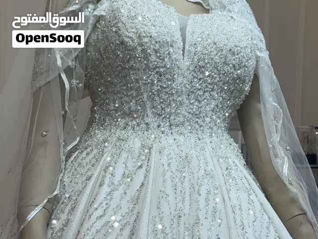 فستان عروسه فخم للبيع