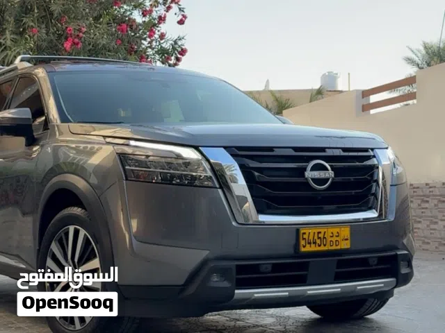 Used Nissan Pathfinder in Al Dakhiliya