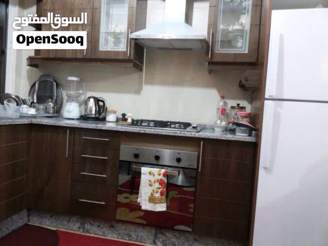 شقه مفروشه للايجار من المالك في المدينه الرياضيه خلف المختار مول قريبة من محطة الباص السريع