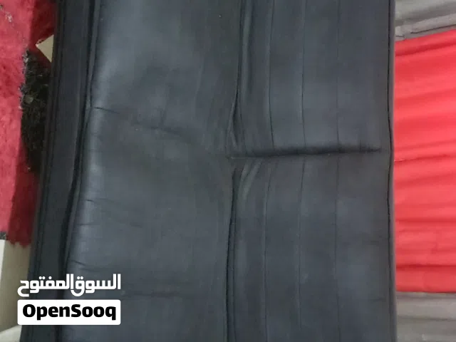 كنبة سرير وطاولة شاشة تلفاز