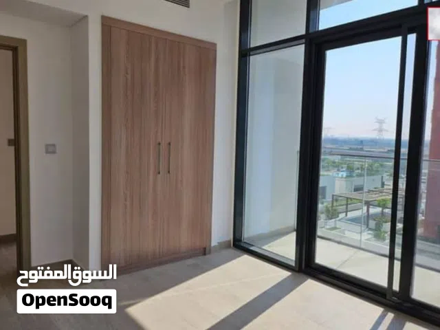 شقه متميزه بتصميم عصري 3 غرف بمساحات واسعه تناسب العائلات بأقل سعر بكل دبي شامل جميع الخدمات