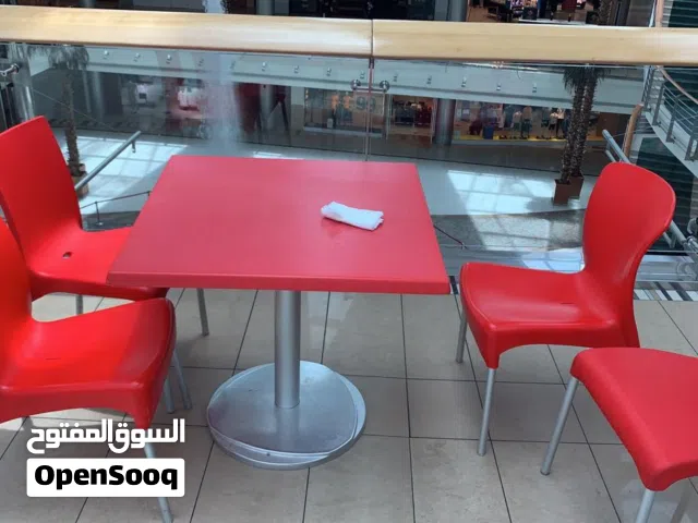 طاولات مطاعم ومقاهي مستخدمة شبة جديد وبسعر مغري جدا