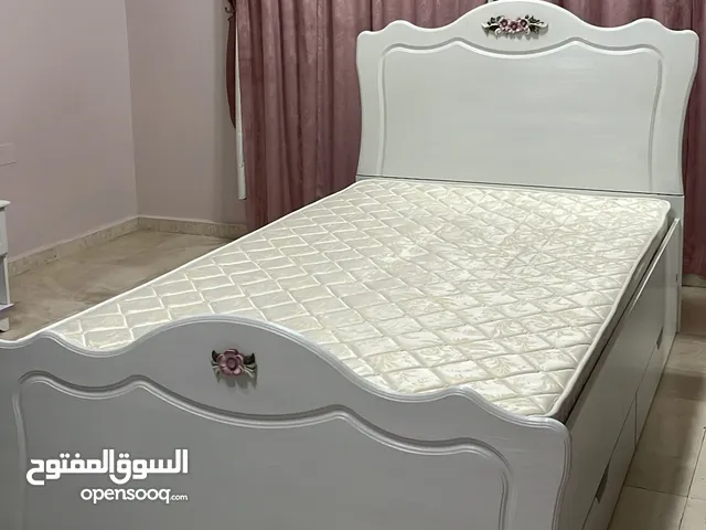 أثاث غرفة نوم من Apadana Wood للبيع - جودة عالية - شبه جديد