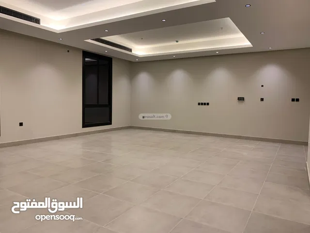 شقة للايجار السنوي في الرياض حي الروضة تتألف الشقة من ثلاث  غرف وصاله وحمامين