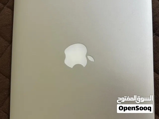 MacBook pro  ماك بوك برو ممتاز بحالة ممتازة   ممتاز للدراسة والاعمال المكتبية معه مجموعه هدايا مميزة