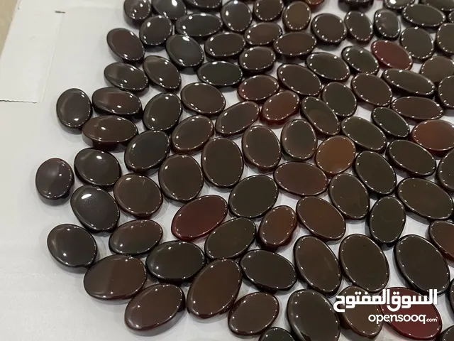 كميه محدودة من الاحجار عقيق كبدي أفريقي طبيعي مختلف الأحجام وأغلبهم احجار صافيه