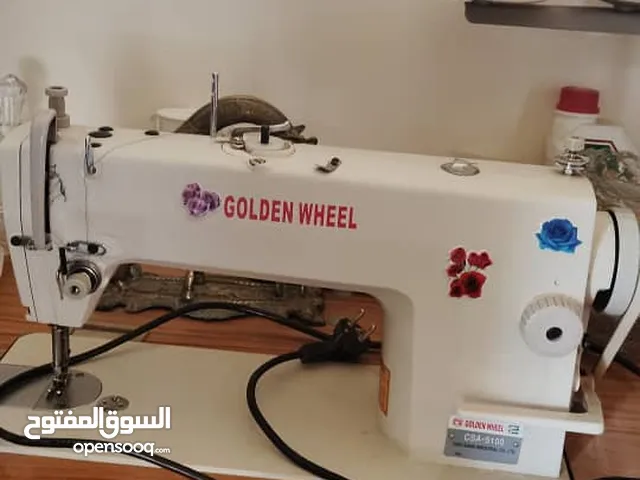 ماكينة خياطة مع الطاولة GOLDEN WHEEL نضيفة