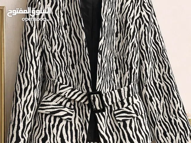 بليزر ( جاكيت ) رسمي نسائي أنيق بنقشة زيبرا مع حزام من ماركة Liz Claiborne ، مقاس 12