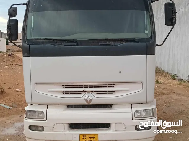 Tractor Unit Renault 2005 in Tripoli