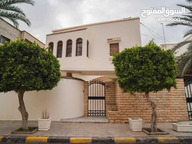 200 m2 More than 6 bedrooms Villa for Rent in Tripoli Bin Ashour