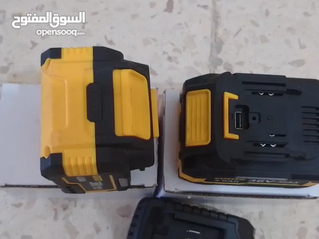 بطاريات وشاحن