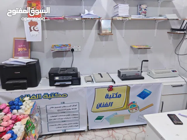 ميز المنيوم محلات لون ابيض وبي مجال بعد ميز مستعمل (نظيف جدا 90٪