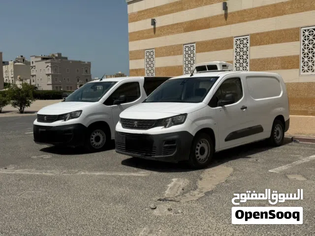 للبيع بيجو بارتنر ثلاجه و من غير ثلاجه 2022 (شرط الفحص ) سيرفس الوكاله