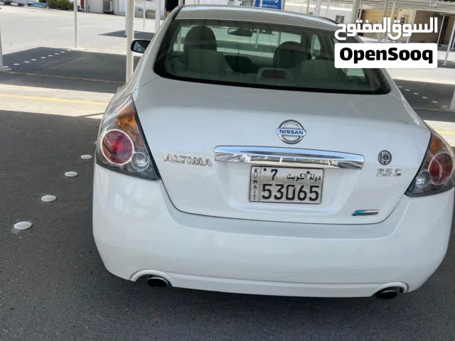 2012 نيسان التيما Standard