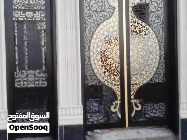 أعمل في مجال الدهان (الطلاء)، وأقوم بجميع أعمال الدهان من ا