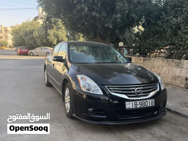 2011 نيسان التيما Standard