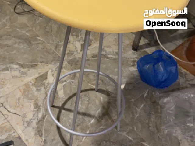 طاولة مرتفعه