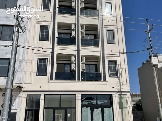 بناية تجاري للبيع في 32 بارك 200 متر