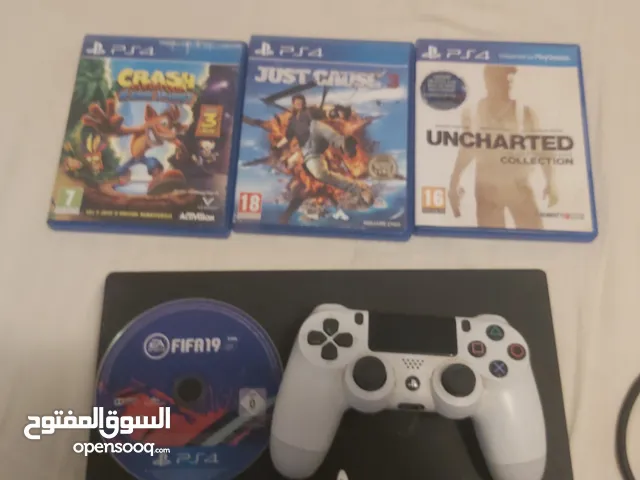 Ps4 pro 1TB 2 manette 4 cd