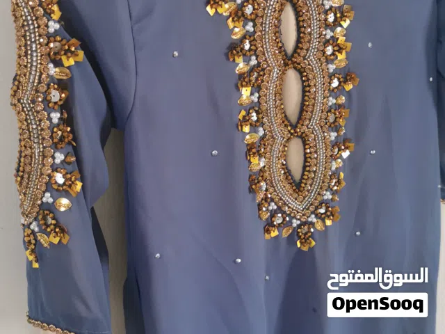 ملابس نظيفه وجديده