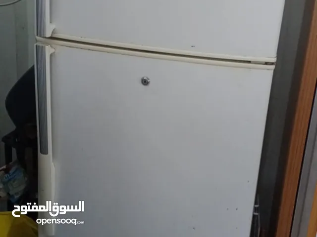 ثلاجه للبيع نضيفه
