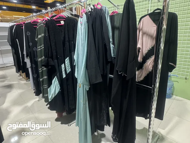 ستاندات وعلاقات فرصه لمحلات الملابس والعبايات وملابس الأطفال بسعر ممتاز للتواصل