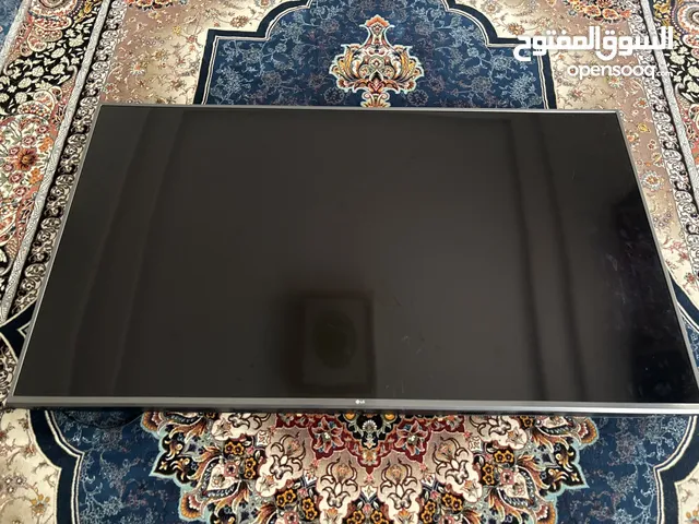 تلفزيون LG ( الشاشة مكسورة ) يمكن تصليحها . او الاستفادة من قطع الغيار
