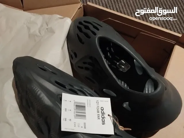 Adidas Yeezy charcoal اجديد مش ملبوس قياس 42 رجاليخ