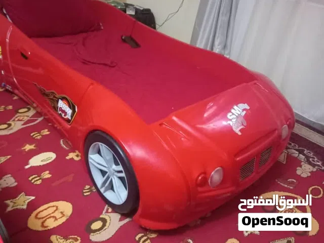 السلام عليكم  . عندي غرفتين نوم اطفال فرديه و سرير فردي اطفال للبيع مستعمل شبه جديد . الغرفه فرديه