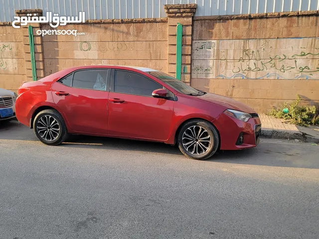 للبيع سيارات كورولا موديل 2015 امريكي فتحه سقف طاوه كروم شاشه كاميرا بسعر مغري سياره نظيفه جدا