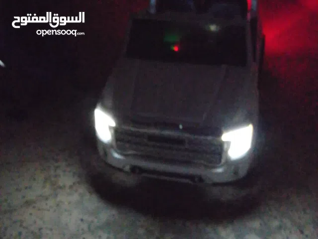 سيارة اطفال