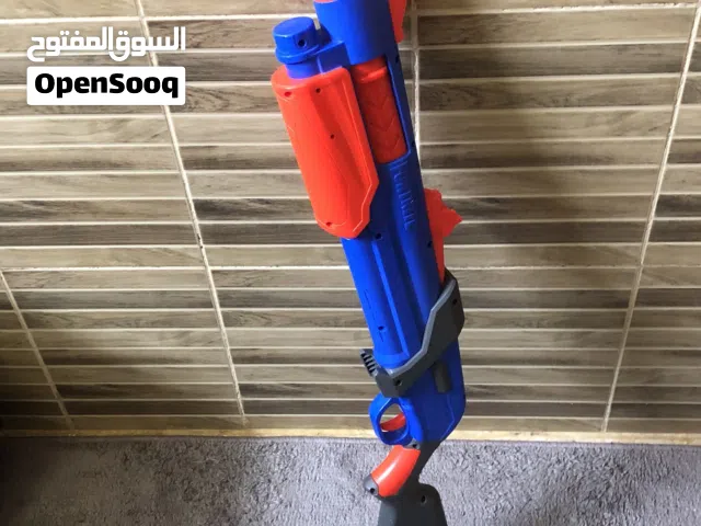 مسدس اطفال مستوحه من لعبه فورت نايت جميله وامنه ويباع اليها طلق من المحلات الألعاب