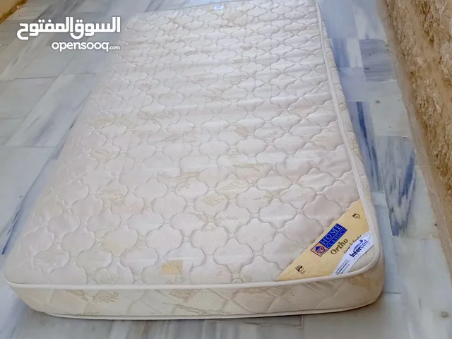 يوجد لدي فرشه سوست نوعيه اصليه بحاله وكاله في منطقه الياسمين قريبه من حي نزال قريبا وسط البلد