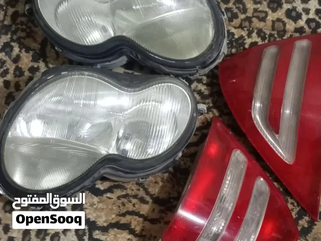 اضواء امامي وخلفي سيارة مرسيدس