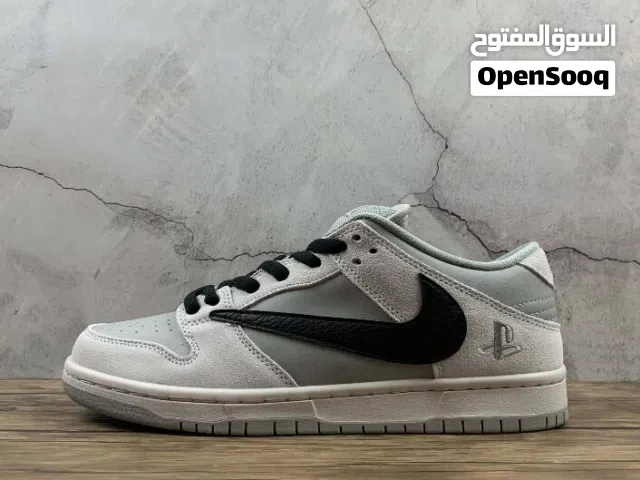 Nike Travis scott × PlayStation