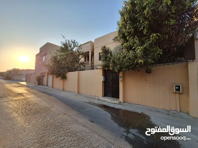337m2 More than 6 bedrooms Villa for Sale in Central Governorate Riffa
