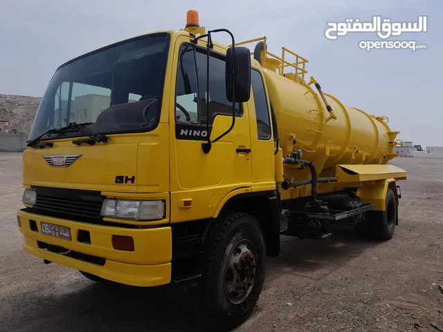 Tank Hino 2002 in Al Dakhiliya